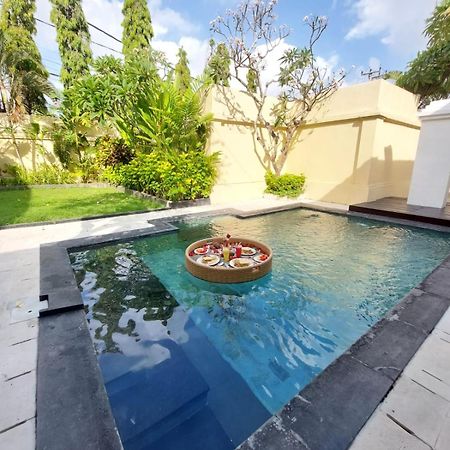 The Tukad Villa Seminyak Buitenkant foto